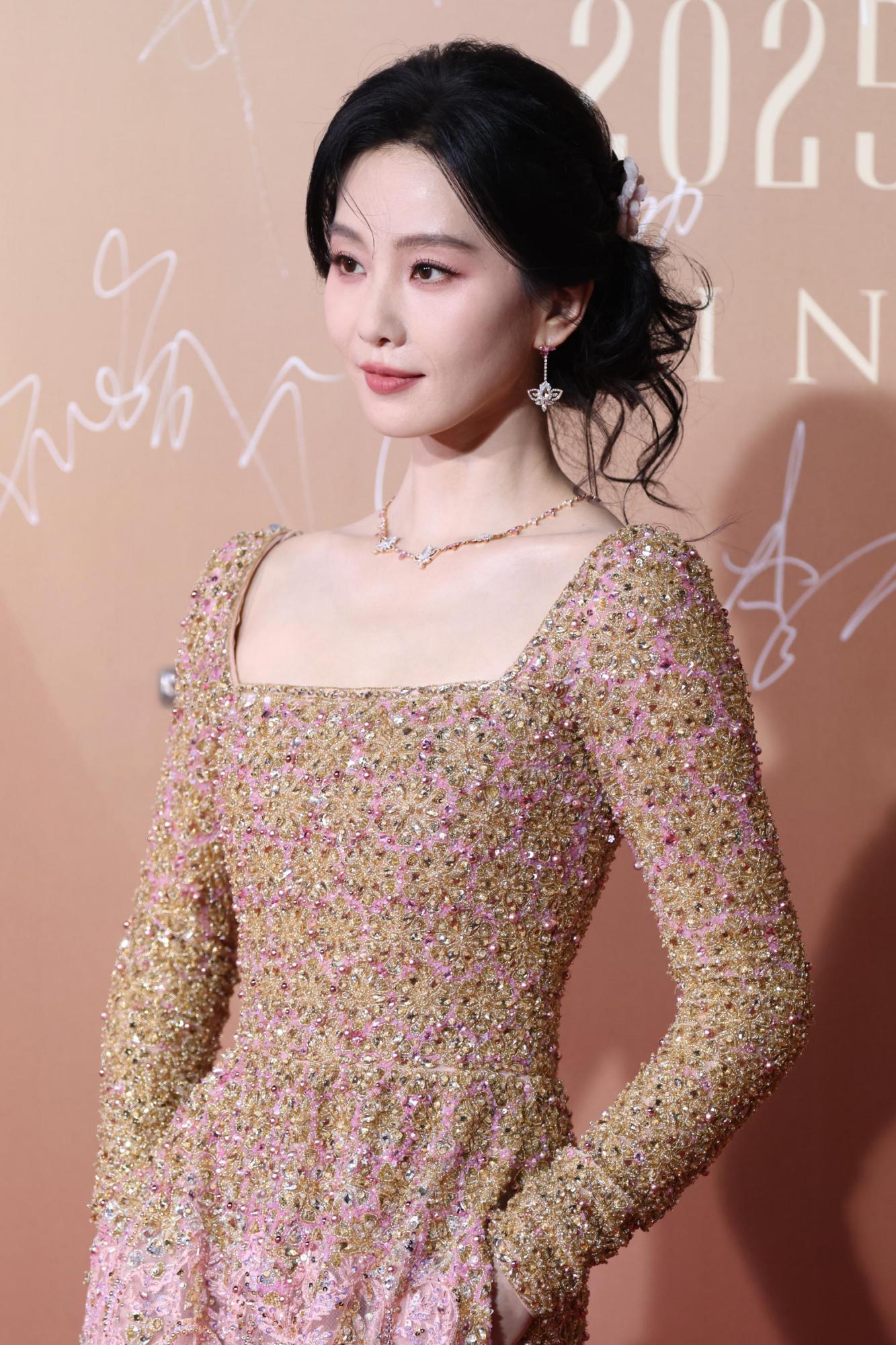 刘诗诗抹胸连身礼服上半身现场生图[7]